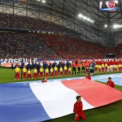 Un aficionado coló en la fan zone una bengala en el recto