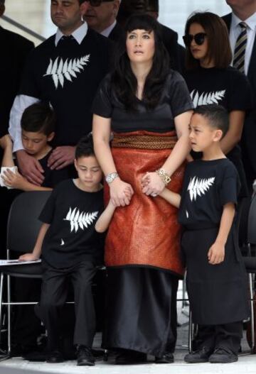 Nadene Lomu, viuda de Jonah Lomu junto a sus hijos.