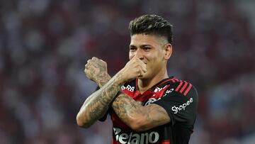 RIO DE JANEIRO, BRAZIL - SEPTEMBER 21: Jorge Carrascal of Flamengo celebrates after scoring the first goal of his team during the match between Flamengo and Vasco da Gama as part of Brasileirao 2025 at Maracana Stadium on September 21, 2025 in Rio de Janeiro, Brazil. (Photo by Wagner Meier/Getty Images)