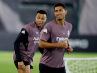Soccer Football - Spanish Super Cup - Final - Real Madrid Training - Jeddah, Saudi Arabia - January 10, 2026 Real Madrid's Kylian Mbappe and Jude Bellingham during training REUTERS/Vincent West