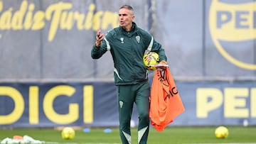 Gaizka Garitano en un entrenamiento en la Ciudad Deportiva Bahía de Cádiz.