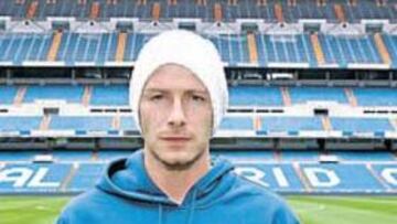<b>SIEMPRE SERÁ SU CASA. </b>Beckham cambia la urna de cristal por el césped del Santiago Bernabéu.