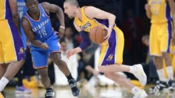 Steve Blake, durante su último partido con la camiseta de los Lakers, el jueves pasado ante los Thunder.