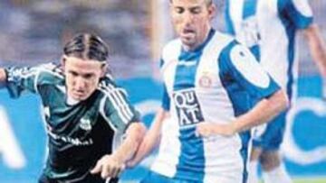 <b>COMBATIVO. </b>Luis García controla un balón, en una imagen del partido de UEFA ante el Artmedia.