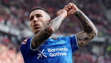 FREIBURG (Germany), 07/03/2026.- Alejandro Grimaldo of Leverkusen celebrates after scoring the 2-2 equalizer during the German Bundesliga soccer match between SC Freiburg and Bayer 04 Leverkusen in Freiburg, Germany, 07 March 2026. (Alemania) EFE/EPA/RONALD WITTEK CONDITIONS - ATTENTION: The DFL regulations prohibit any use of photographs as image sequences and/or quasi-video.