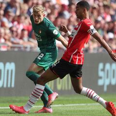 El Feyenoord propina un severo correctivo al PSV