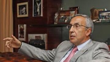 <b>EL PRESIDENTE. </b>Alejandro Blanco, ayer en su despacho del COE.