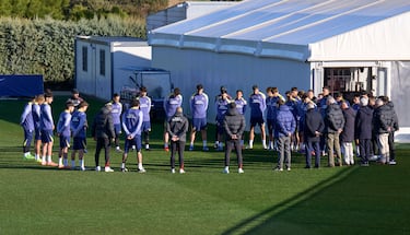Entrenamiento del Atlético con regreso de Baena y homenaje a Collar