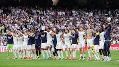 Los jugadores del Madrid festejan su triunfo ante el Cádiz.