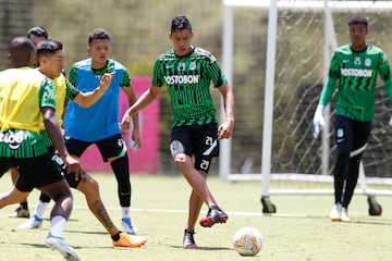 Atlético Nacional se pone al día en el calendario y este jueves enfrentará a Envigado en el Atanasio Girardot. Así se preparan los dirigidos por Hernán Darío Herrera.