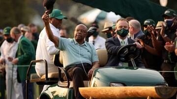 Lee Elder pasó a la historia del golf y del deporte estadounidense al convertirse en el primer afroamericano que disputó el Masters de Augusta. Lo hizo en 1975, tras recibir una invitación después de su éxito en el Monsanto Open. La misma barrera rompió en la Ryder Cup, en 1979. Elder finalizó su carrera con cuatro títulos en el PGA Tour. Tiger Woods le calificó como “una leyenda” por el legado que dejó para los deportistas negros. 