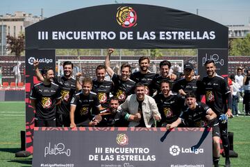 Foto de familia del equipo del actor Javier Pereira, de los
exfutbolistas Miguel Torres, Fernando Llorente, Miguel Ángel Moyá entre otros participantes en la tercera edición del Encuentro de las Estrellas.