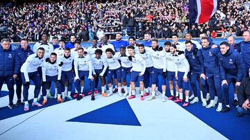 El PSG organizó un entrenamiento de puertas abiertas en el Parque de los Príncipes ante 30.000 personas para recibir el apoyo de su afición antes del clásico del pasado día 26 con el Olympique de Marsella. Las gradas desplegaron una pancarta con el mensaje "puede pasar una vez, no dos, sé despiadado con ellos" y otra que rezaba "Kylian, sin piedad".