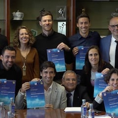Raúl, Xavi y Xabi Alonso han recibido el título de entrenador