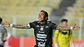 Once Caldas' forward #17 Dayro Moreno celebrates after scoring during the Copa Sudamericana group stage football match between Bolivia's GV de San Jose and Colombia's Once Caldas at the Hernando Siles stadium in La Paz, on April 22, 2025. (Photo by AIZAR RALDES / AFP)