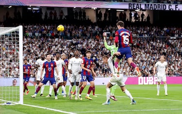 Saque de esquina de Raphinha, no mide bien Lunin, que se come el centro del brasileño, con Christensen apareciendo con la testa en el segundo palo, mandándola a guardar de manera tempranera.