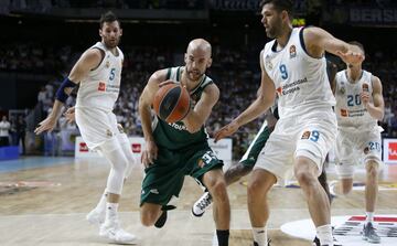 Calathes con el balón. 
 