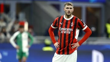 Santiago Gimenez of Milan during the UEFA Champions League 2024/25 League Knockout Play-off second leg match between AC Milan and Feyenoord at Giuseppe Meazza San Siro Stadium, on February 18, 2025 in Milan, Italy.