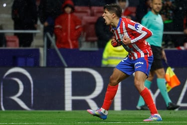 Con gran emoción, el internacional argentino celebra su gol al Real Valladolid.