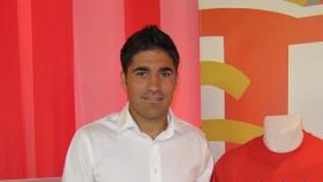 <b>CONVICCIÓN. </b>Carmona está seguro de que se cumplirá el presagio de la camiseta. El Sporting subirá.