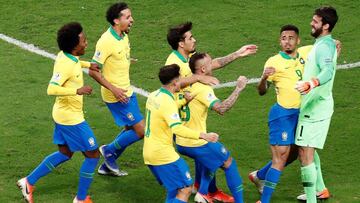 Muchos hinchas que se hospedan en el Hilton Barra festejaron cuando Firmino erró su penal, pero quedaron en silencio cuando los locales firmaron su victoria.