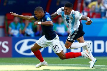 Jugada del penalti de Marcos Rojo a Kylian Mbappe.