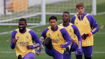 Rüdiger, Bellingham y Camavinga, durante el último entrenamiento del Real Madrid.