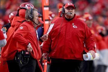 Coach de Chiefs de la NFL. Ingresos: $8 millones de dólares.