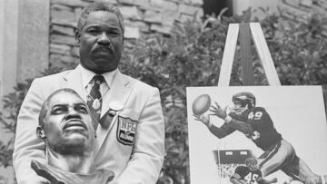 El corredor, que inició su carrera junto a Jim Brown en Cleveland, fue el primer jugador negro en la organización de Washington y destacó también por su activismo social.