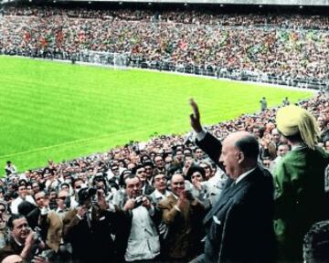 El 21 de junio de 1964 España jugó la final de la Eurocopa contra la URSS. Francisco Franco en el palco.