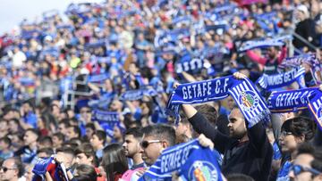 Aficionados del Getafe en las gradas del Coliseum.