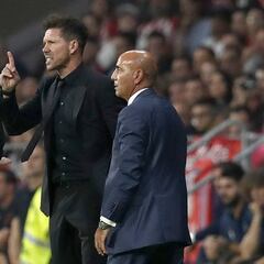 Simeone, al cuarto árbitro: "Tenés los huevos así de chicos..."