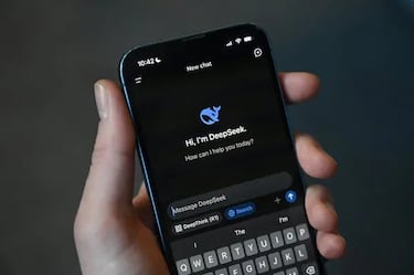 The US government is back on the offensive against DeepSeek, the Chinese AI, and espionage techniques are revealed