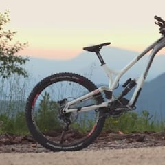 Amaury Pierron vuela con la nueva 29/27 de Commencal