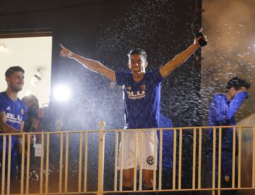 Los jugadores del Valencia celebraron la clasficación para la final de la Copa del Rey. En la imagen, Gabriel Paulista.