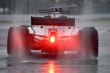 Los barcos de papel amenizan la lluvia en Suzuka