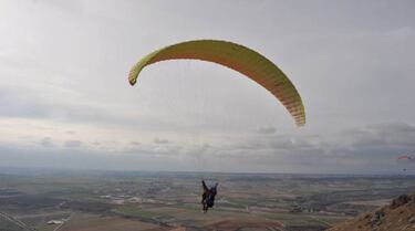 Los mejores sitios para volar en parapente en Madrid y alrededores