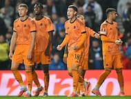 Matías Soulé celebra un gol con sus compañeros.