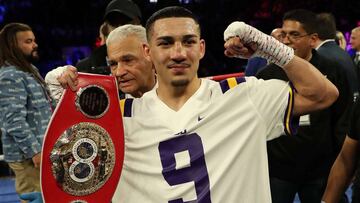 El boxeador hondureño hizo historia y noqueó a Richard Commey para convertirse en el primer campeón mundial catracho de peso ligero.