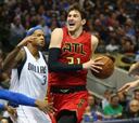 Los Hawks tiran de bloque y oficio para ganar en Dallas