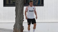 Gameiro, durante un entrenamiento del Valencia.