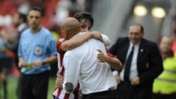 Jony celebra con Abelardo el gol del 1-1.