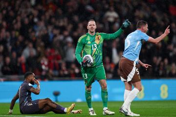 El portero Matz Sels fue el héroe belga en la segunda mitad del amistoso en Wembley. 