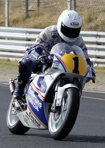Tercera edici車n de la reuni車n y exhibici車n de autom車viles cl芍sicos en el circuito del Jarama