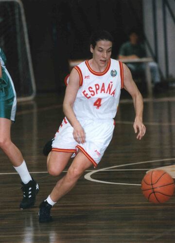 Campeona de Europa de baloncesto con España en 1993. Laura Grande tuvo que enfrentarse a un cáncer de mama en el 2010. Pese a ello, Laura Grande siempre fue muy positiva: “A mí el cáncer no me retiraba, me retiraba cuando yo lo decidiera”.  Ahora, es modelo y presentadora de televisión.