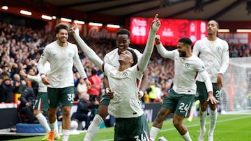 Soccer Football - Premier League - Nottingham Forest v Chelsea - The City Ground, Nottingham, Britain - October 18, 2025 Chelsea's Josh Acheampong celebrates scoring their first goal with teammates Action Images via Reuters/Peter Cziborra EDITORIAL USE ONLY. NO USE WITH UNAUTHORIZED AUDIO, VIDEO, DATA, FIXTURE LISTS, CLUB/LEAGUE LOGOS OR 'LIVE' SERVICES. ONLINE IN-MATCH USE LIMITED TO 120 IMAGES, NO VIDEO EMULATION. NO USE IN BETTING, GAMES OR SINGLE CLUB/LEAGUE/PLAYER PUBLICATIONS. PLEASE CONTACT YOUR ACCOUNT REPRESENTATIVE FOR FURTHER DETAILS..