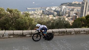 Nice (France), 21/07/2024.- Colombian rider Santiago Buitrago of Bahrain Victorious in action during the 21th stage of the 2024 Tour de France cycling race over 33km Individual time-trial (ITT) from Monaco to Nice, 21 July 2024. (Ciclismo, Bahrein, Francia, Niza) EFE/EPA/SEBASTIEN NOGIER
