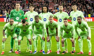 Once inicial el Barcelona. Wojciech Szczesny, Pau Cubars, Jules Kound, ??igo Martnez, Robert Lewandowski, Raphinha, Pedri, Lamine Yamal, Dani Olmo, Marc Casad y ?lex Balde.