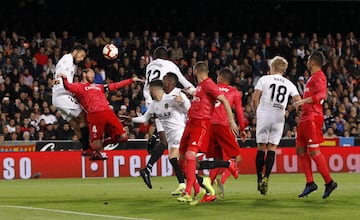 Sergio Ramos y Ezequiel Garay.