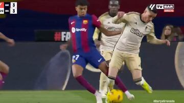 Empate con polémica: hay falta en el tercer gol del Barcelona